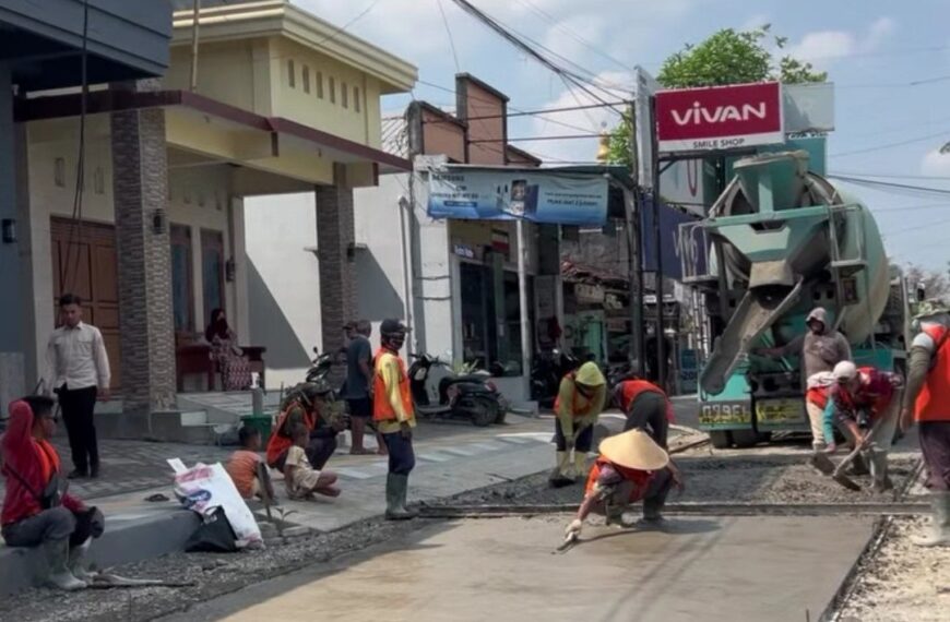 Jalan Barat RSUD Kayen Mulai Diperbaiki DPUTR Pati, Cor Beton Sepanjang 330 Meter
