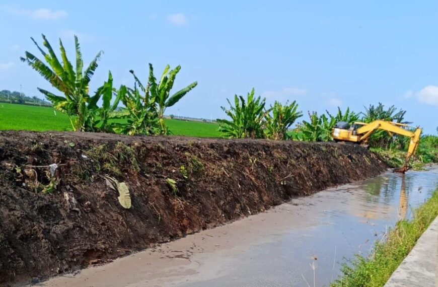 DPUTR Pati Bidang SDA Terjunkan Alat Berat Bersihkan Sungai Bago di Kecamatan Margoyoso