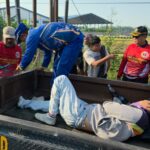 Satpolairud Polresta Pati Bantu Evakuasi Korban Kecelakaan di Jalur Pantura Pati-Juwana