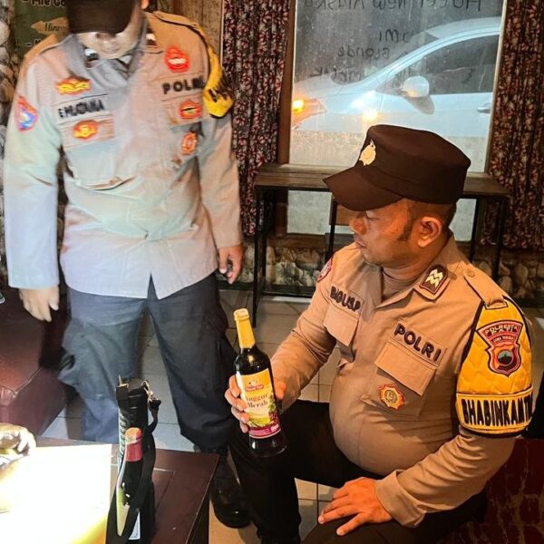 Polisi Sita 25 Botol Miras dalam Operasi Pekat&hellip;