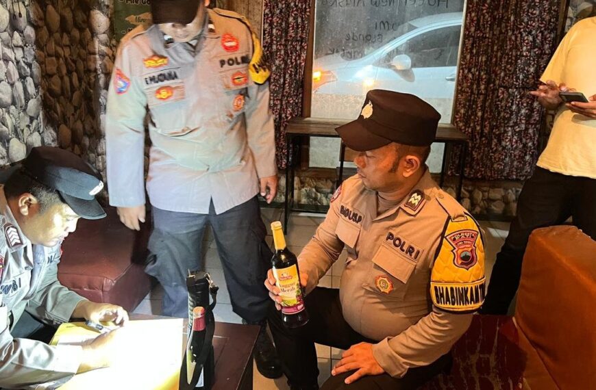 Polisi Sita 25 Botol Miras dalam&hellip;