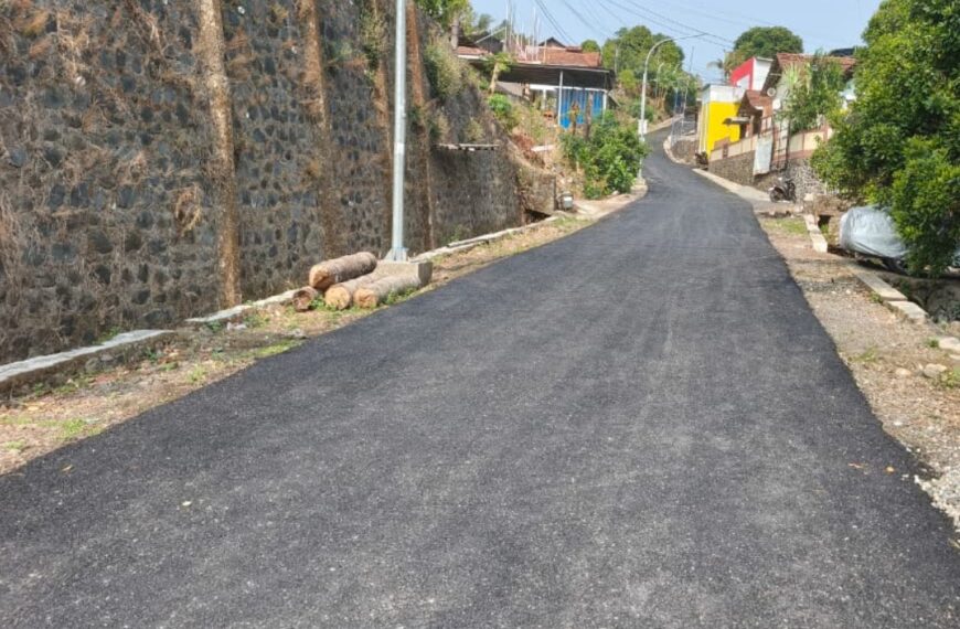 Jalan RW 2 Dukuh Salak Desa Sentul Kini…